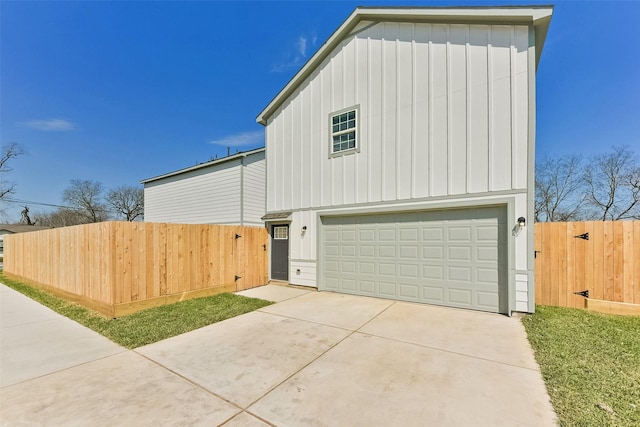 6835 New York St, Houston, TX 77021 - view of side of property featuring a garage, driveway, board and batten siding, and fence