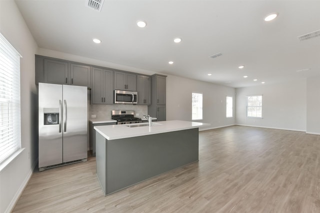 6835 New York St, Houston, TX 77021 - kitchen featuring visible vents, stainless steel appliances, decorative backsplash, and light countertops