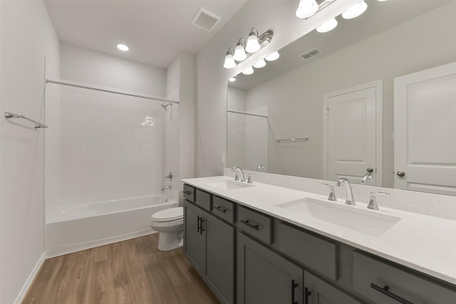 6835 New York St, Houston, TX 77021 - bathroom with visible vents, a sink, and wood finished floors