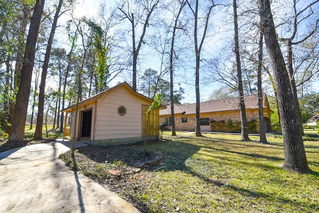 view of yard featuring concrete driveway and a detached garage