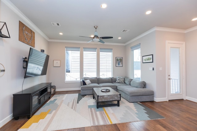 living area featuring baseboards, recessed lighting, wood finished floors, and crown molding