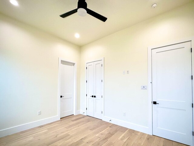 spare room featuring light wood-style flooring, baseboards, ceiling fan, and recessed lighting