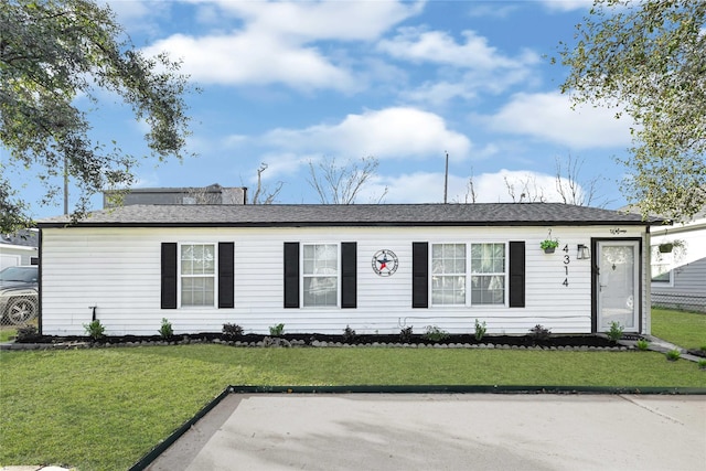 ranch-style home with a front yard