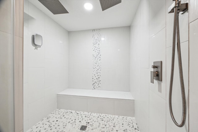 bathroom featuring a tile shower