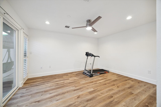 workout room with light wood-style floors, recessed lighting, visible vents, and baseboards