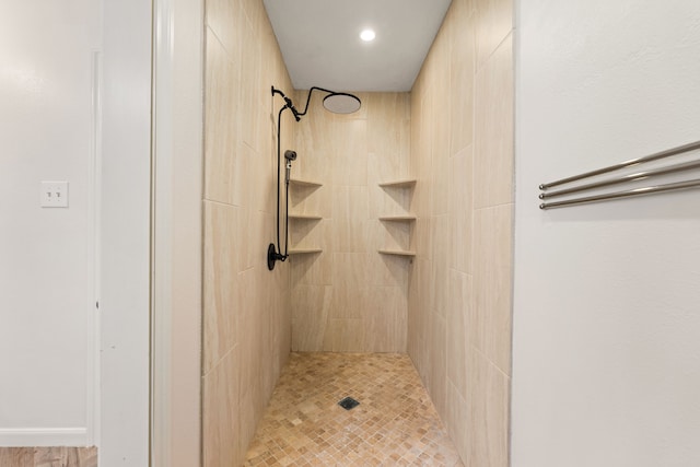 full bathroom featuring a tile shower