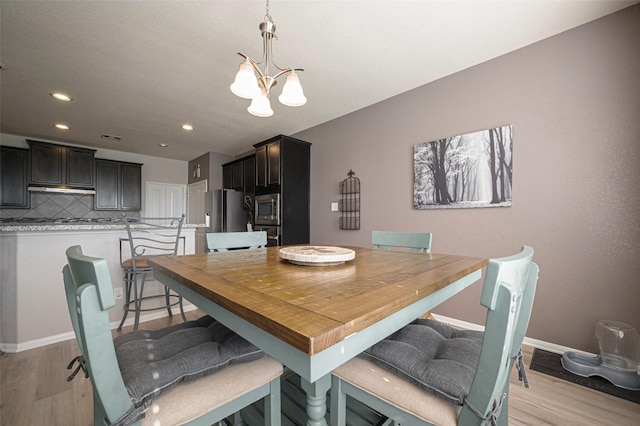 dining room with light wood-style floors, recessed lighting, a chandelier, and baseboards