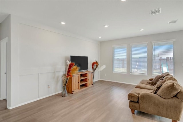 interior space featuring baseboards, wood finished floors, visible vents, and recessed lighting