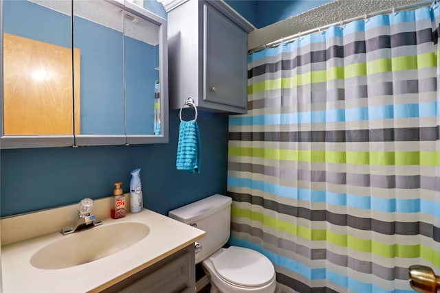 full bath featuring curtained shower, vanity, and toilet