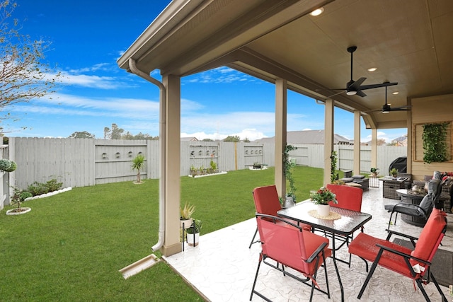 view of patio featuring a fenced backyard and a ceiling fan