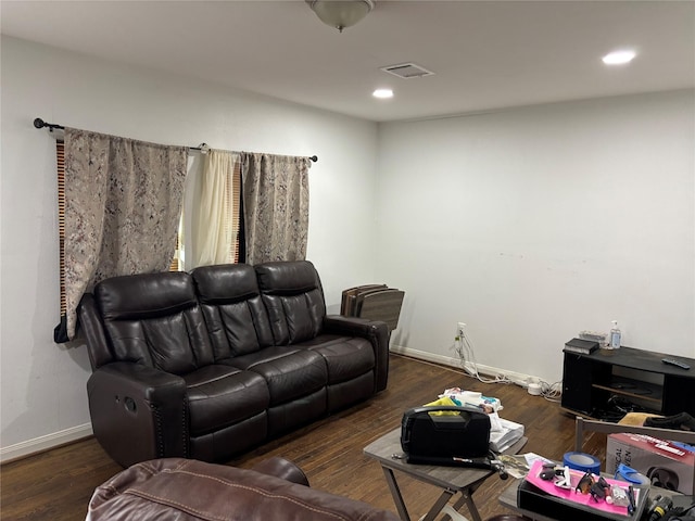 living area with visible vents, recessed lighting, baseboards, and wood finished floors