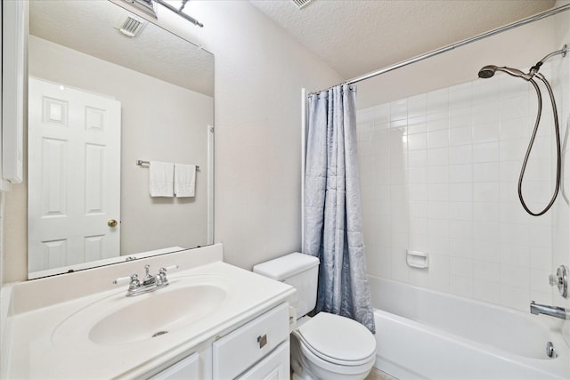 bathroom featuring a textured ceiling, toilet, vanity, visible vents, and shower / bath combo