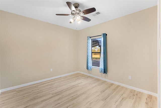 unfurnished room featuring ceiling fan, light wood-style floors, visible vents, and baseboards