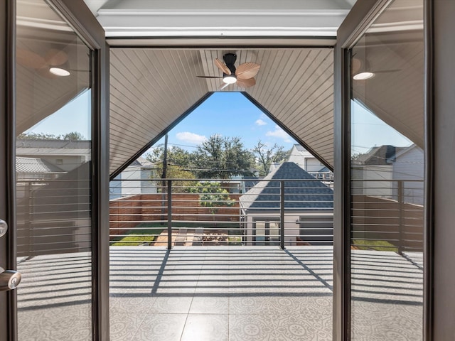 entryway with ceiling fan