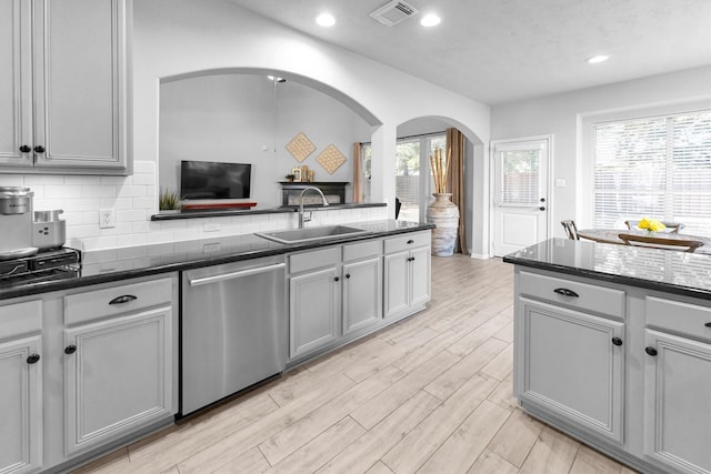 kitchen featuring a sink, visible vents, dishwasher, and gray cabinetry