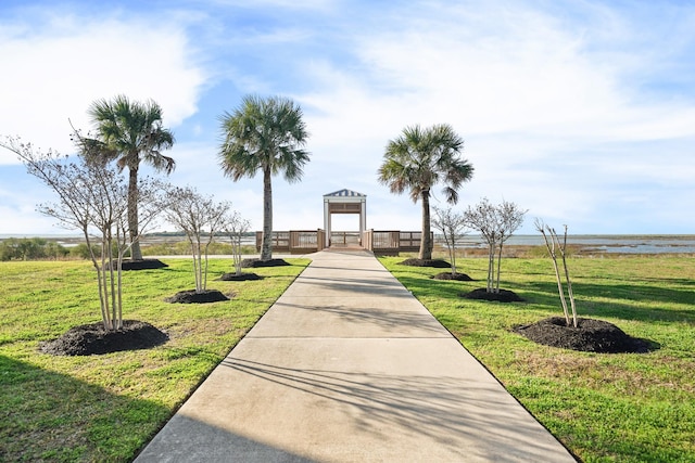 view of property's community featuring a lawn