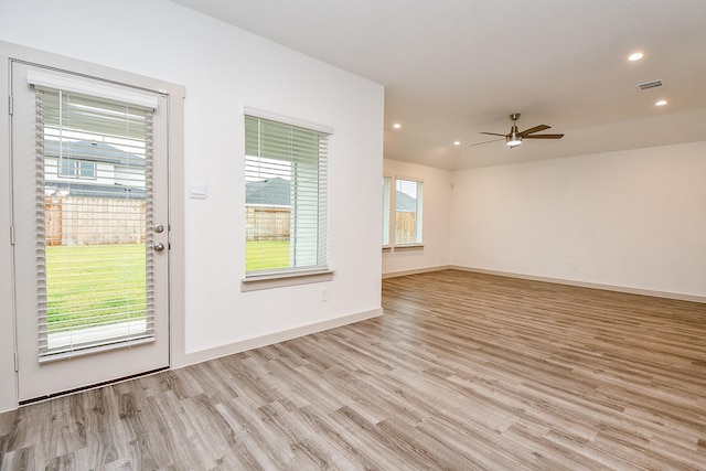 empty room featuring recessed lighting, visible vents, light wood-style floors, a ceiling fan, and baseboards