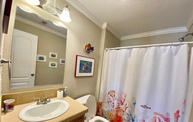 bathroom with tasteful backsplash, a shower with shower curtain, crown molding, and toilet