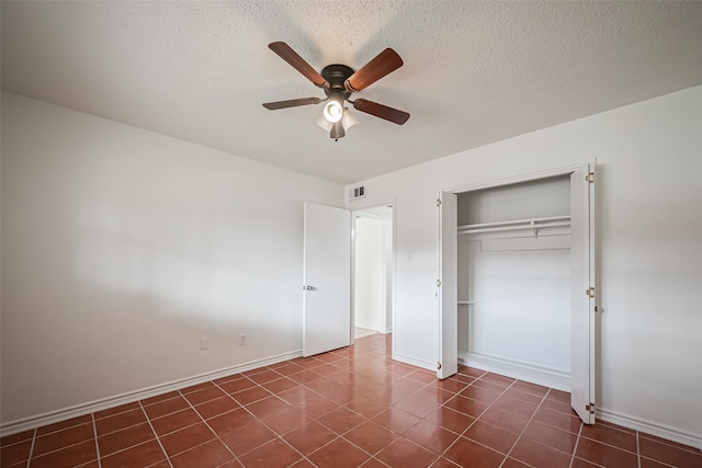 unfurnished bedroom featuring ceiling fan, a textured ceiling, visible vents, baseboards, and a closet