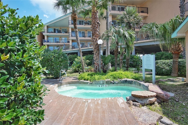 view of swimming pool