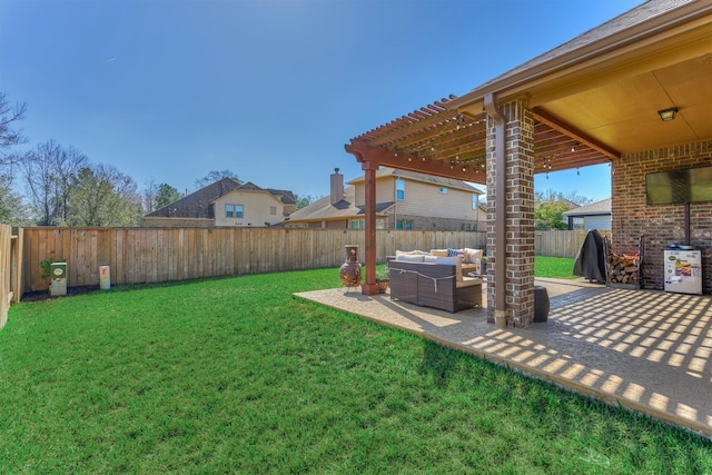 view of yard with a patio area, outdoor lounge area, a fenced backyard, and a pergola