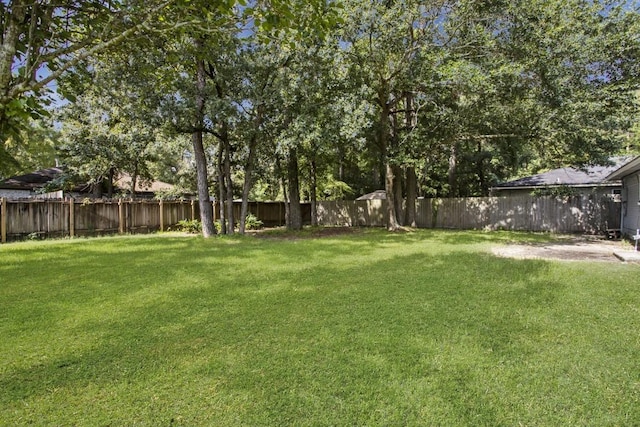 view of yard featuring a fenced backyard