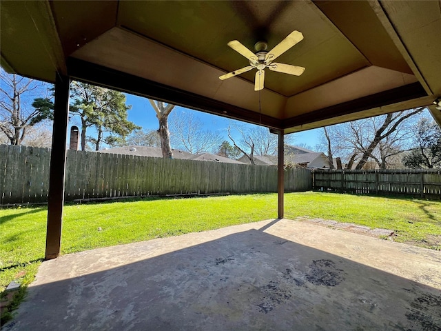 view of patio featuring a fenced backyard and a ceiling fan