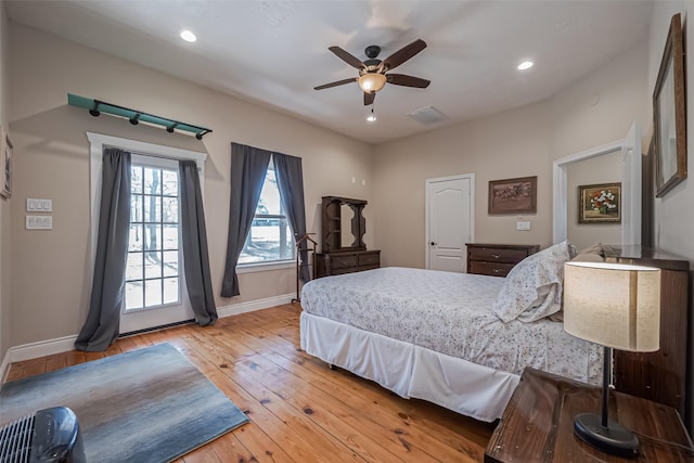 bedroom featuring ceiling fan, recessed lighting, visible vents, baseboards, and light wood-type flooring