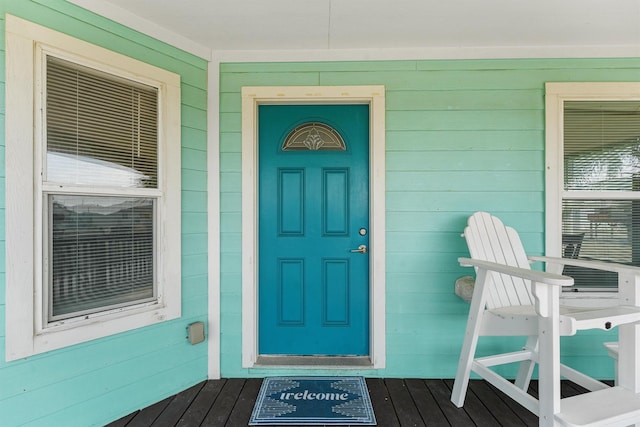 entrance to property featuring a porch