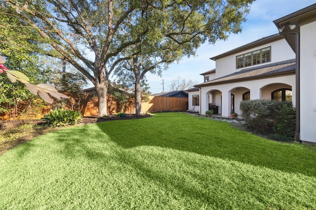 view of yard featuring fence