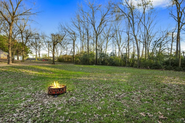 view of yard with a fire pit