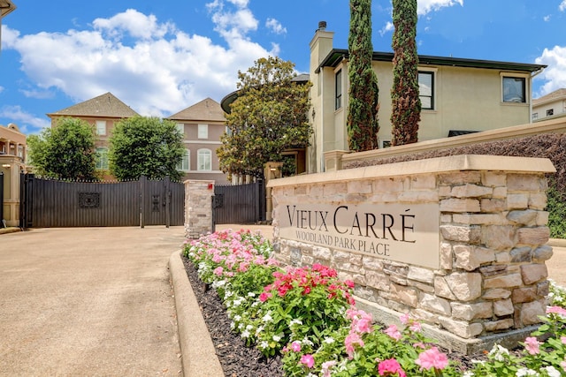 122 Vieux Carre Dr, Houston, TX 77009 - community / neighborhood sign featuring a gate