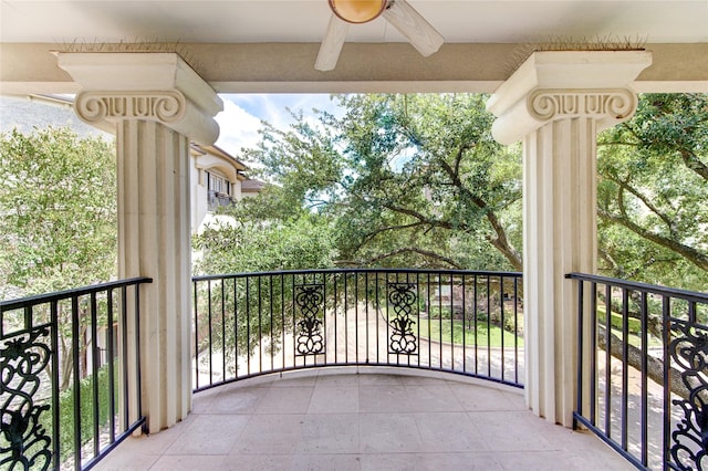122 Vieux Carre Dr, Houston, TX 77009 - balcony with ceiling fan