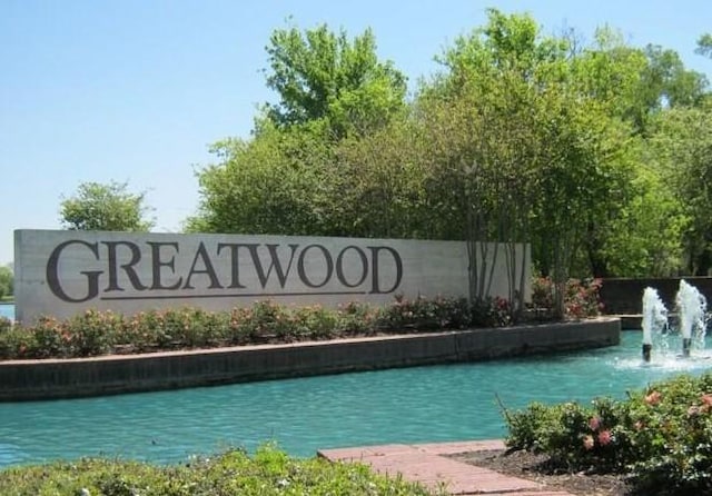 community / neighborhood sign with a water view