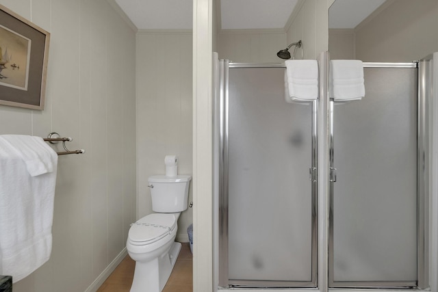 full bath featuring a stall shower, baseboards, and toilet