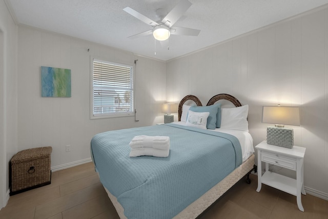 bedroom with a ceiling fan and baseboards