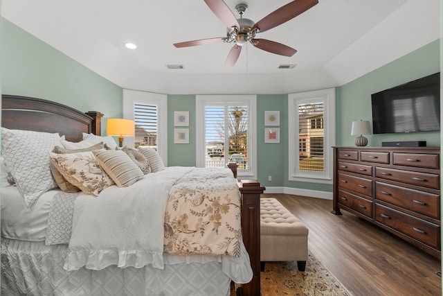 bedroom featuring dark wood-type flooring, visible vents, baseboards, and a ceiling fan