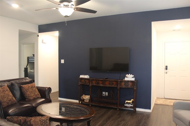 living area featuring ceiling fan, wood finished floors, and baseboards