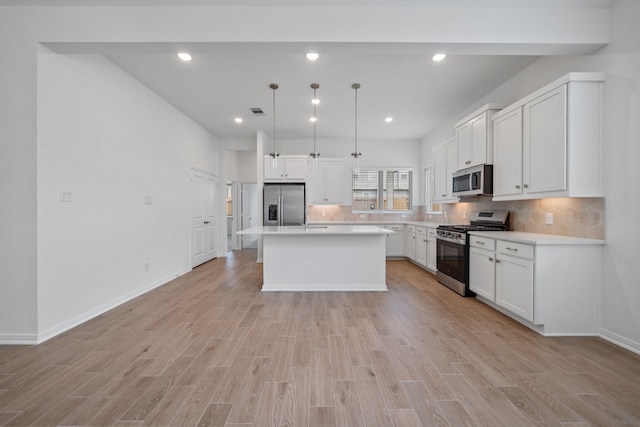 164 W Coralburst Loop, Montgomery, TX 77316 - kitchen with appliances with stainless steel finishes, light wood-style floors, tasteful backsplash, light countertops, and recessed lighting