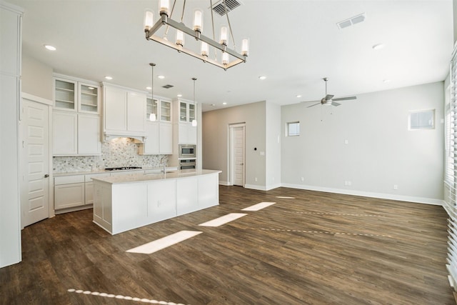 kitchen with stainless steel appliances, backsplash, a sink, and visible vents