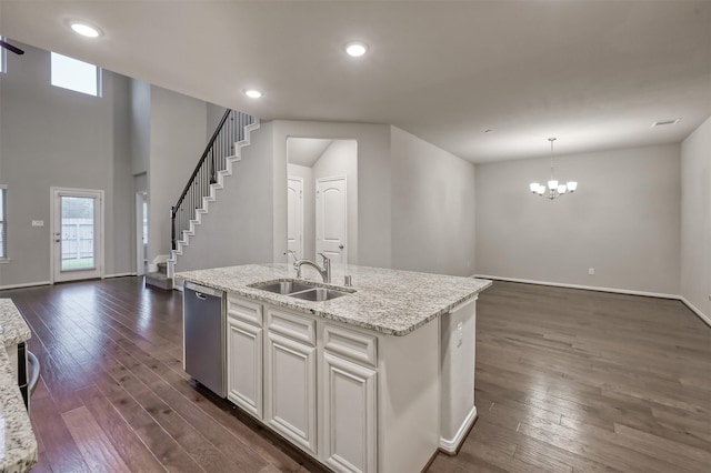 kitchen with a center island with sink, dark wood finished floors, dishwasher, a chandelier, and a sink