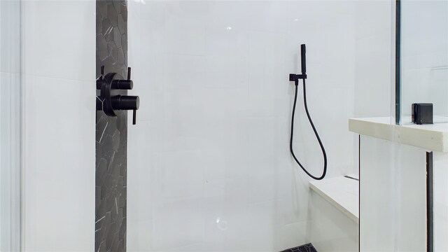 full bathroom featuring tiled shower