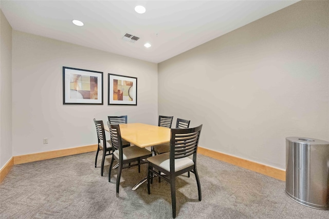 dining space featuring carpet flooring, visible vents, and baseboards