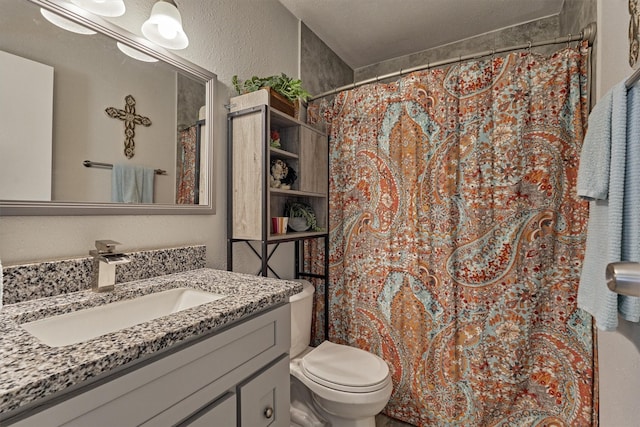 full bath featuring a shower with shower curtain, a textured wall, vanity, and toilet