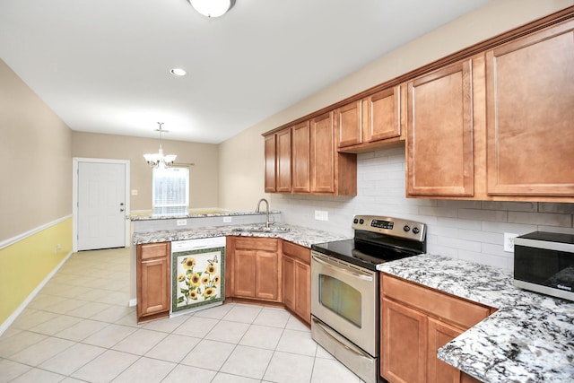 kitchen with light tile patterned floors, tasteful backsplash, a peninsula, stainless steel appliances, and a sink