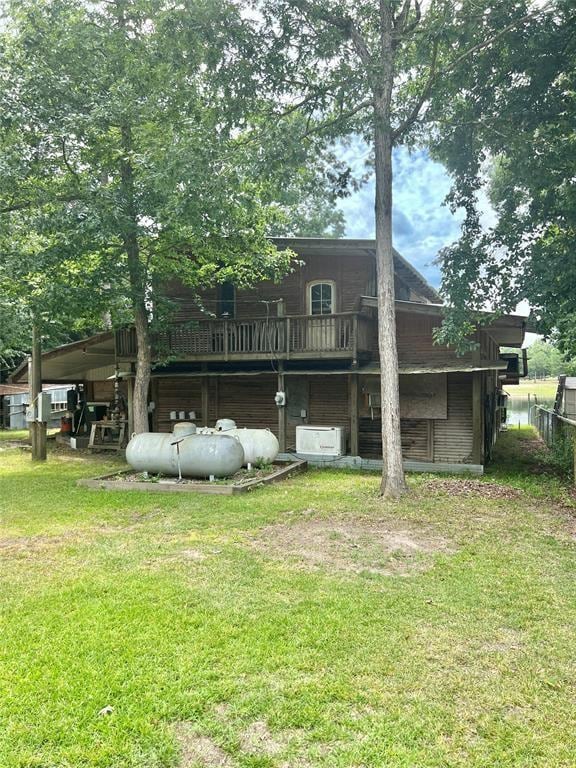 rear view of house featuring a yard