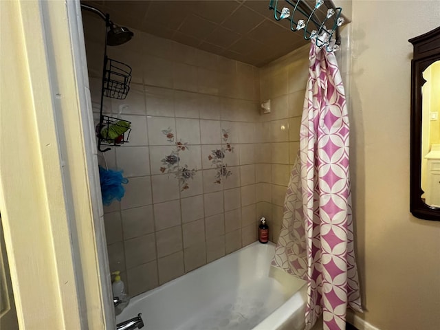 bathroom featuring shower / tub combo