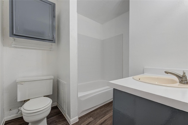 full bath with baseboards, visible vents, toilet, wood finished floors, and vanity