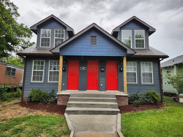 view of front of house featuring a shingled roof