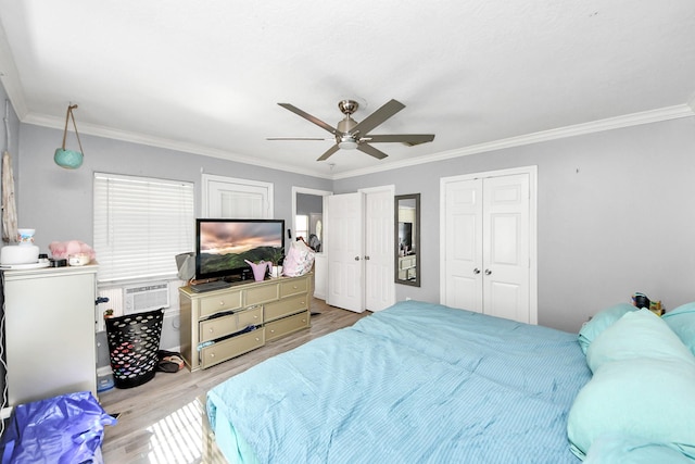 bedroom featuring crown molding, light wood-style flooring, and ceiling fan